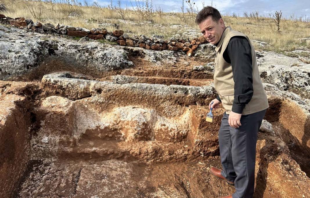 Perre Antik Kenti’nde Roma dönemine ait boğa başı kabartması bulundu 2