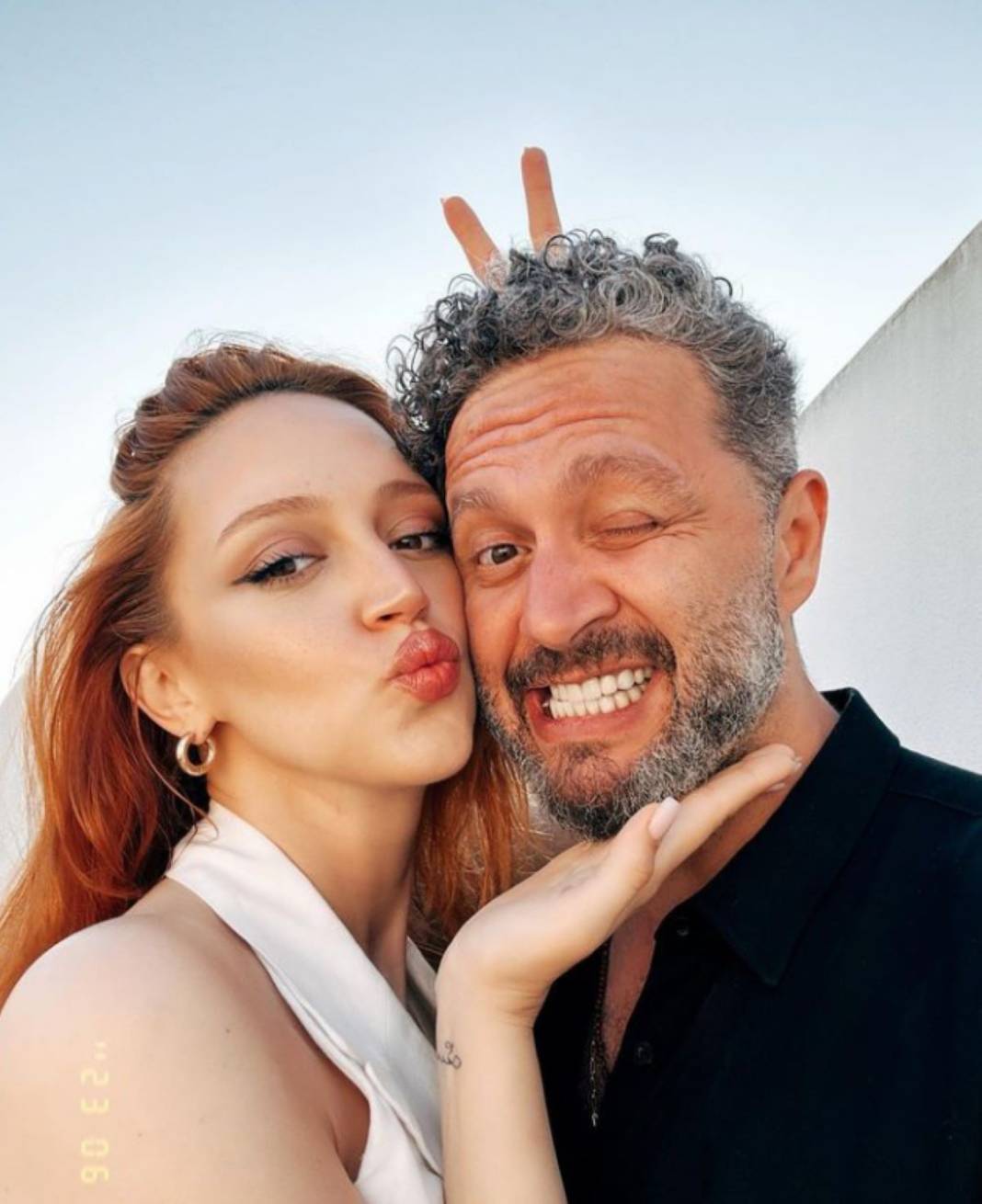 Ünlü sunucu İbrahim Selim sessiz sedasız nişanlandı! Sunucunun sevgilisi görenleri şaşkına çevirdi… Bakın kiminle nişanlanmış… 2