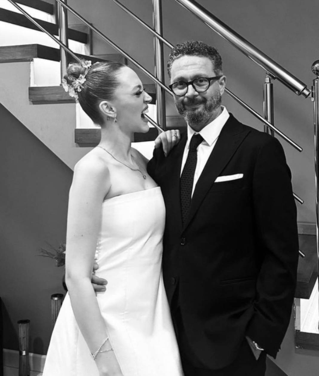 Ünlü sunucu İbrahim Selim sessiz sedasız nişanlandı! Sunucunun sevgilisi görenleri şaşkına çevirdi… Bakın kiminle nişanlanmış… 6