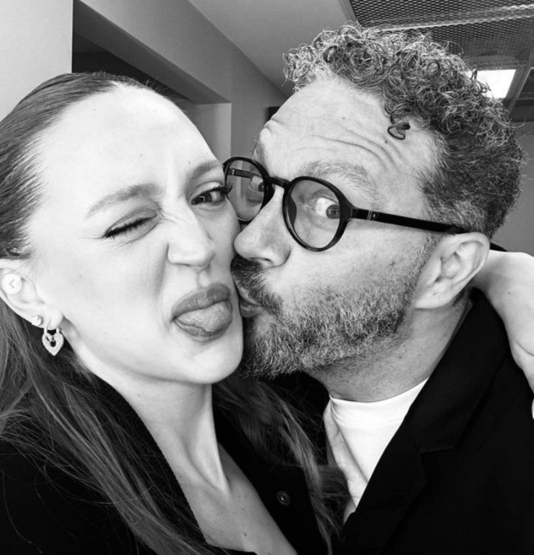 Ünlü sunucu İbrahim Selim sessiz sedasız nişanlandı! Sunucunun sevgilisi görenleri şaşkına çevirdi… Bakın kiminle nişanlanmış… 5