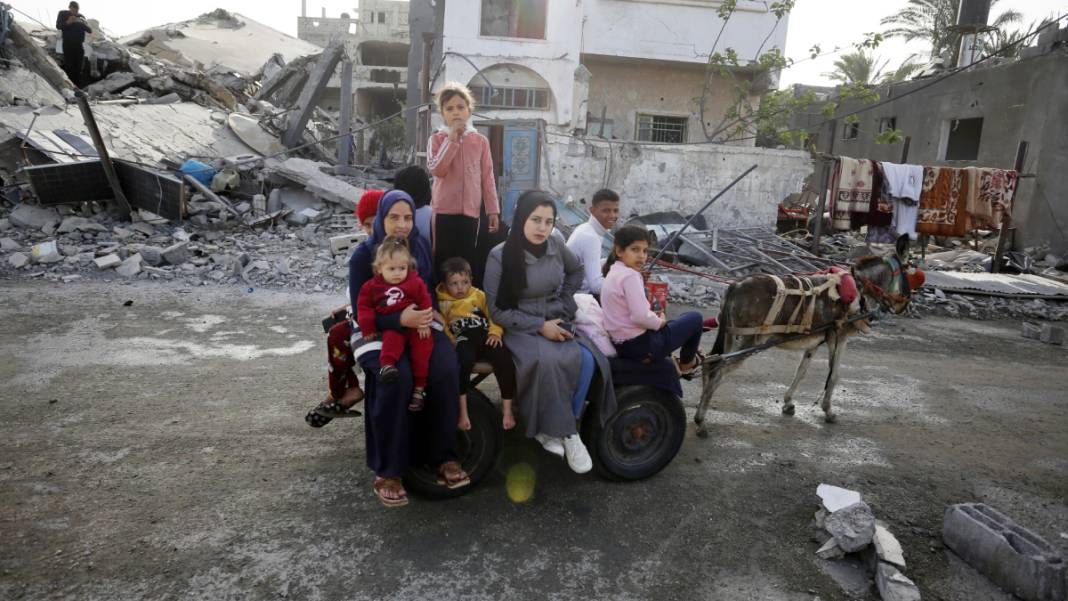 En acı eve dönüş... Gazze'deki enkazın arasında yaşama tutunmaya çalışıyorlar 2