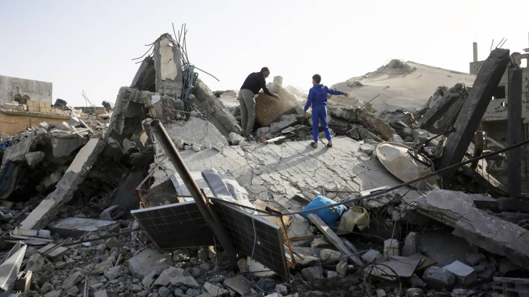 En acı eve dönüş... Gazze'deki enkazın arasında yaşama tutunmaya çalışıyorlar 4