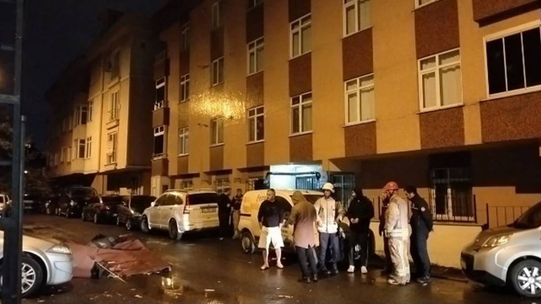 İstanbul'u fırtına vurdu: Deniz seviyesi yükseldi, ağaçlar devrildi, çatılar uçtu 7