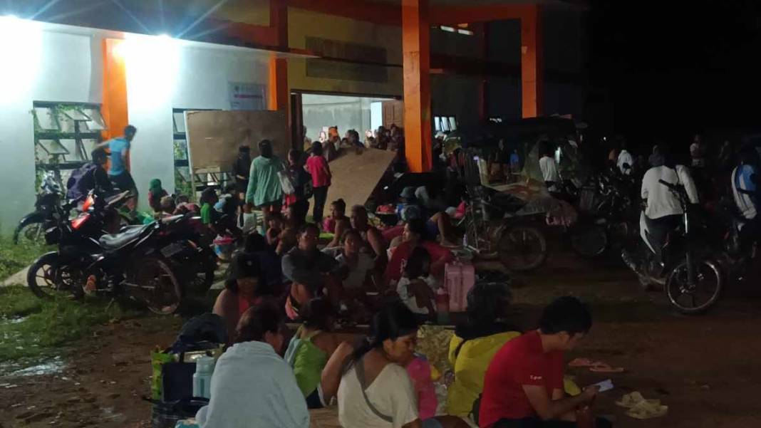 7 büyüklüğündeki depremler kabusu yaşattı! İşte Filipinler'in son hali... 2