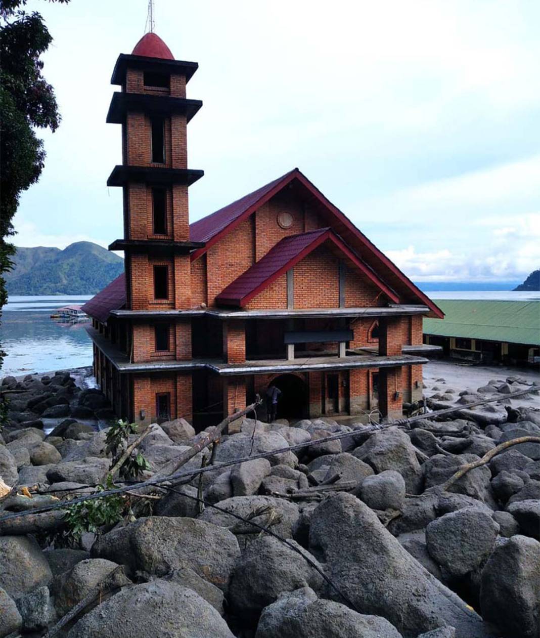 Endonezya'da sel felaketi: 12 kişi kayıp 5