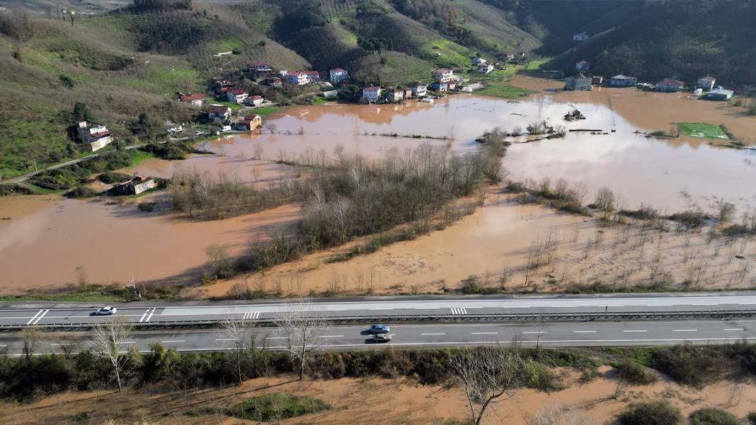Sakarya'da sağanak! Dereler yaştı, evleri, yolları su bastı 5