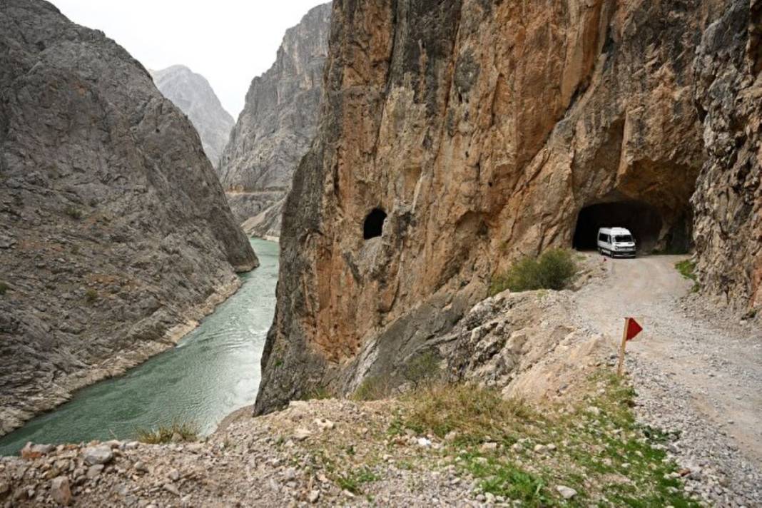Burası dünyanın en tehlikeli yolu! Üstelik o ilimizde... Her geçen ölümle burun buruna geliyor, buradan geçerken dikkat edin 5
