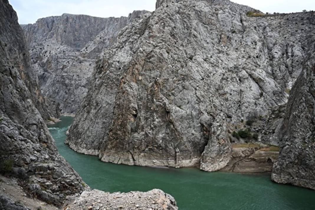 Burası dünyanın en tehlikeli yolu! Üstelik o ilimizde... Her geçen ölümle burun buruna geliyor, buradan geçerken dikkat edin 3