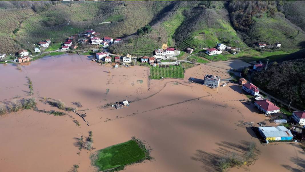 Sakarya'da sağanak! Dereler yaştı, evleri, yolları su bastı 1
