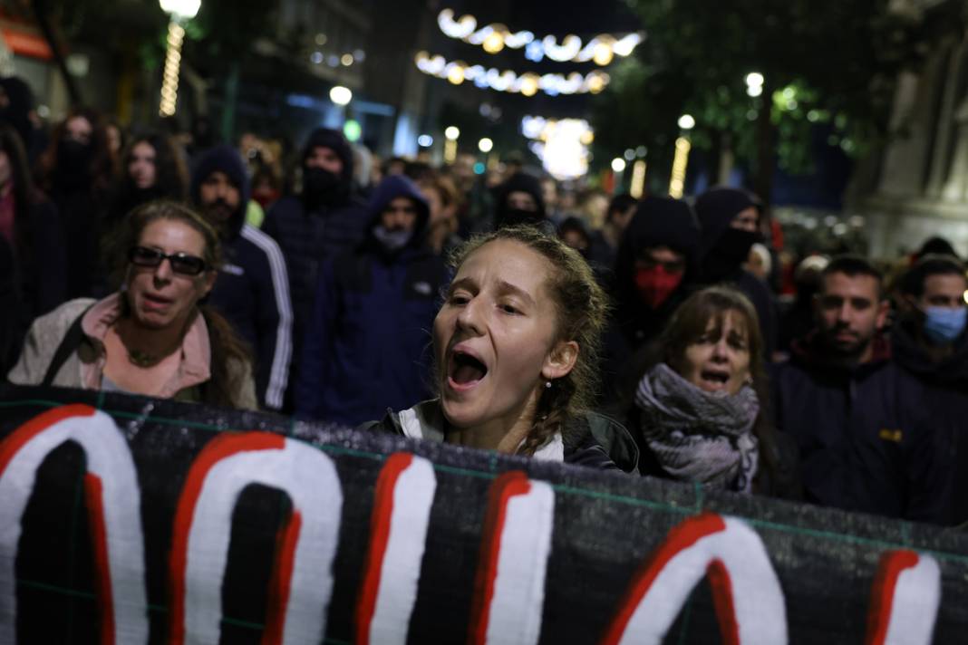 Atina'da sokaklar karıştı: Eylemcilere biber gazı müdahalesi, onlarca gözaltı... 12