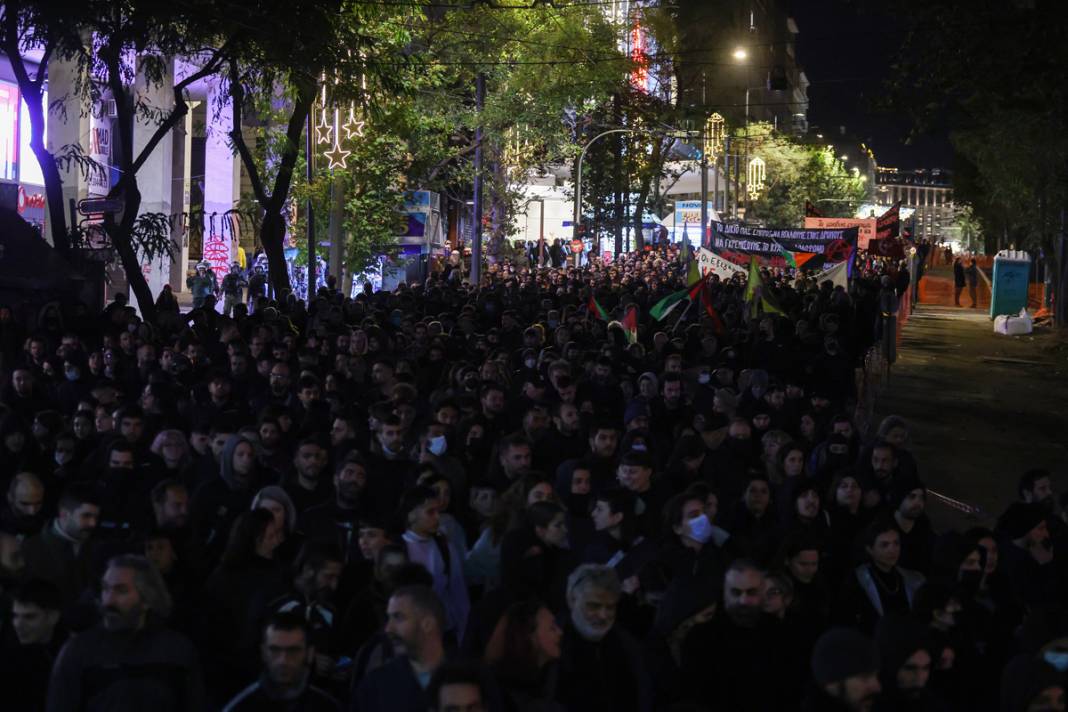 Atina'da sokaklar karıştı: Eylemcilere biber gazı müdahalesi, onlarca gözaltı... 2