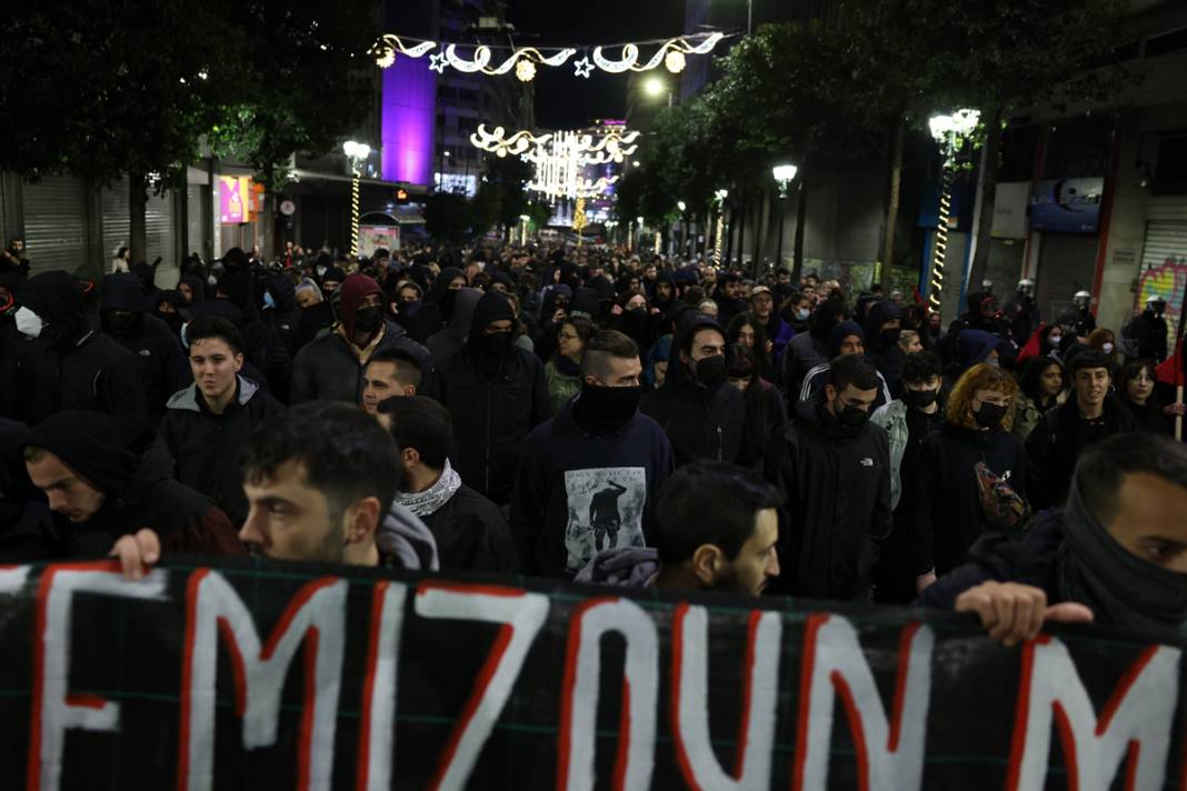 Atina'da sokaklar karıştı: Eylemcilere biber gazı müdahalesi, onlarca gözaltı... 6