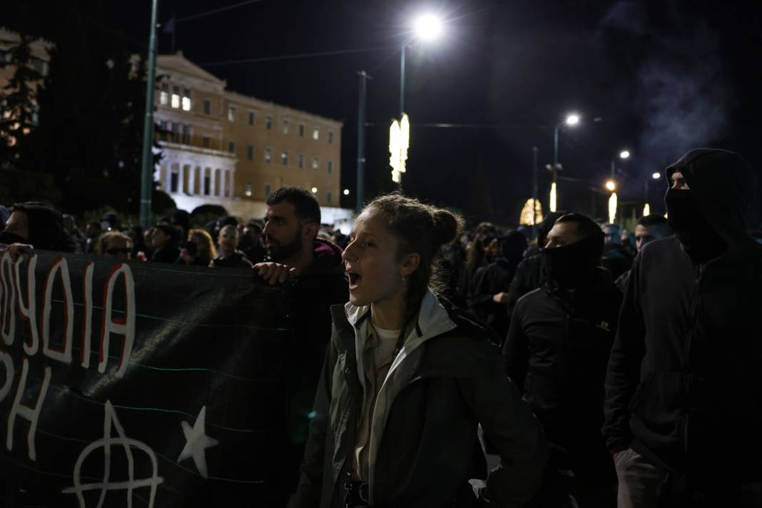 Atina'da sokaklar karıştı: Eylemcilere biber gazı müdahalesi, onlarca gözaltı... 5