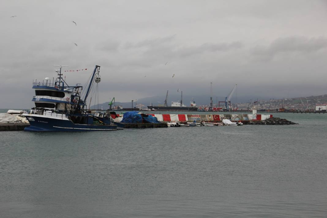 Marmara'da deniz ulaşımına hava engeli: Çok sayıda gemi Tekirdağ açıklarına demirledi 5