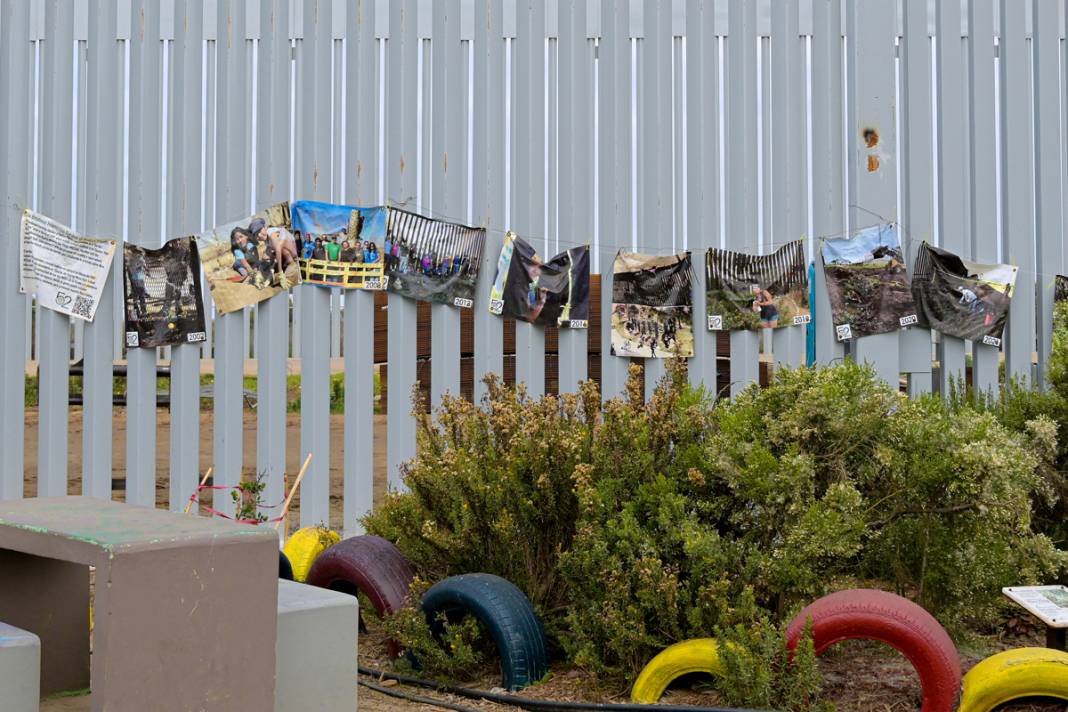 Kaliforniya-Meksika sınırında çalışmalar bitmek üzere: Çatılara caydırıcı yapılar yerleştirildi 4