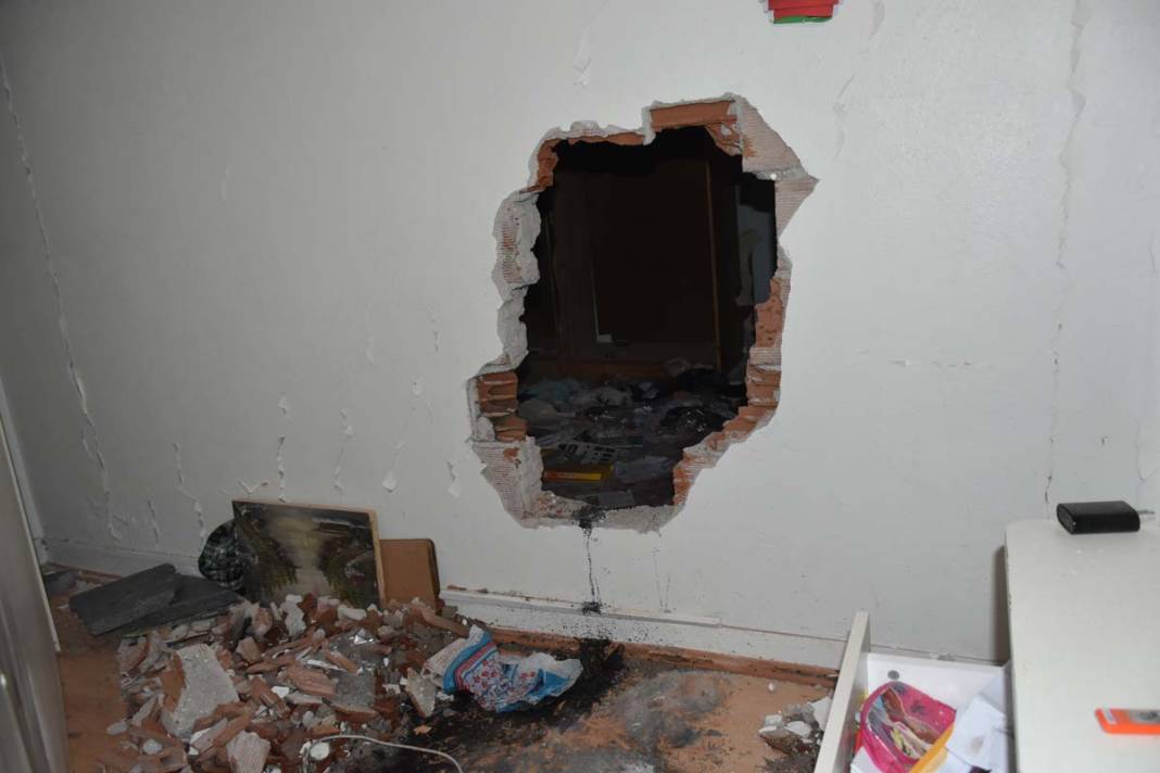 Depremde hasar alan binayı böyle soydular: Tam 10 daireyi birden 8