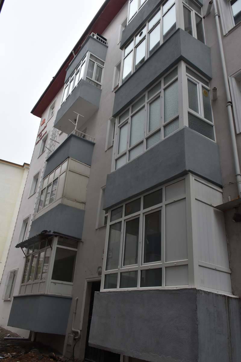 Depremde hasar alan binayı böyle soydular: Tam 10 daireyi birden 2