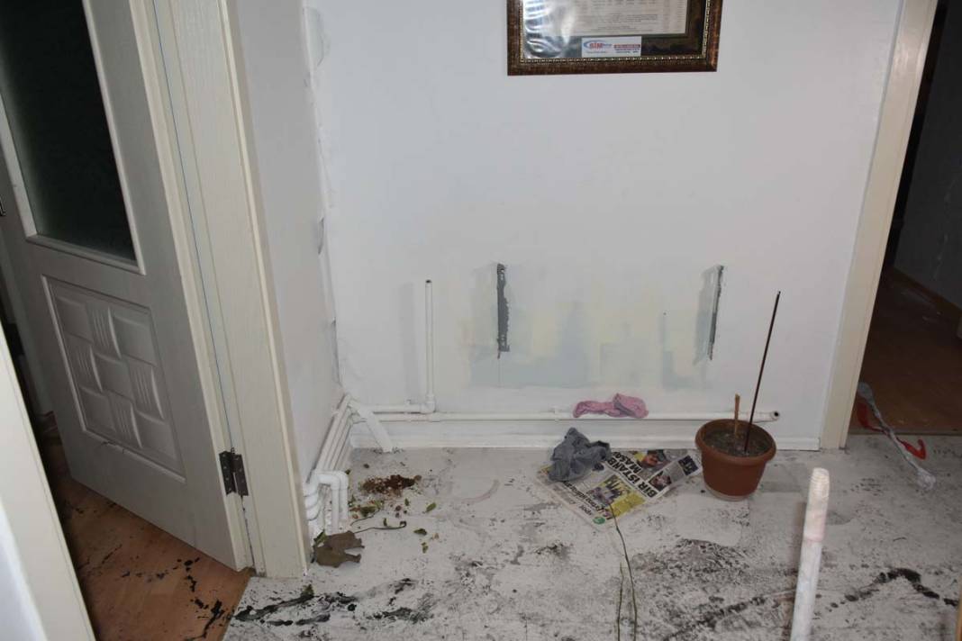 Depremde hasar alan binayı böyle soydular: Tam 10 daireyi birden 1