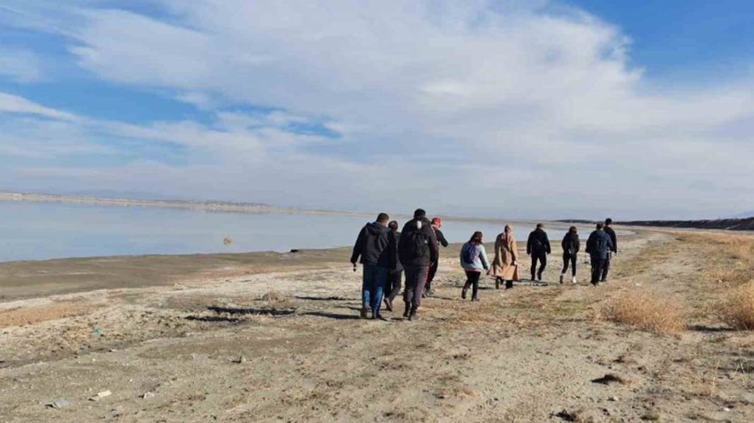 Kuraklığa dikkat çekmek için 15 kilometre yürüdüler 4