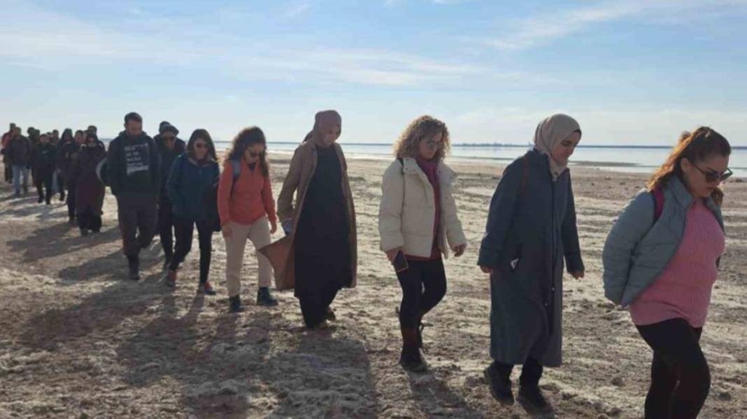 Kuraklığa dikkat çekmek için 15 kilometre yürüdüler 3