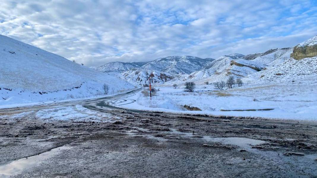 Doğu Anadolu Sibirya soğuklarına teslim: Sokağa çıkanın kirpikleri buz tuttu 4
