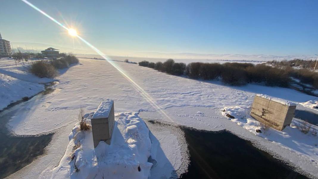 Doğu Anadolu Sibirya soğuklarına teslim: Sokağa çıkanın kirpikleri buz tuttu 10