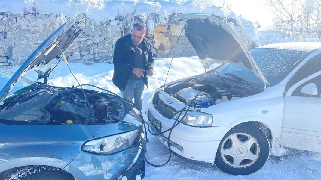 Doğu Anadolu Sibirya soğuklarına teslim: Sokağa çıkanın kirpikleri buz tuttu 3