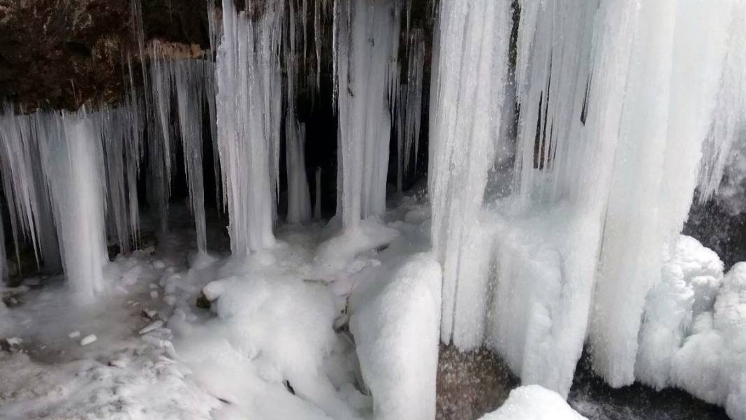 Bayburt eksi 15 dereceyi gördü: Buz tutan şelale kartpostallık görüntüleri aratmadı 4
