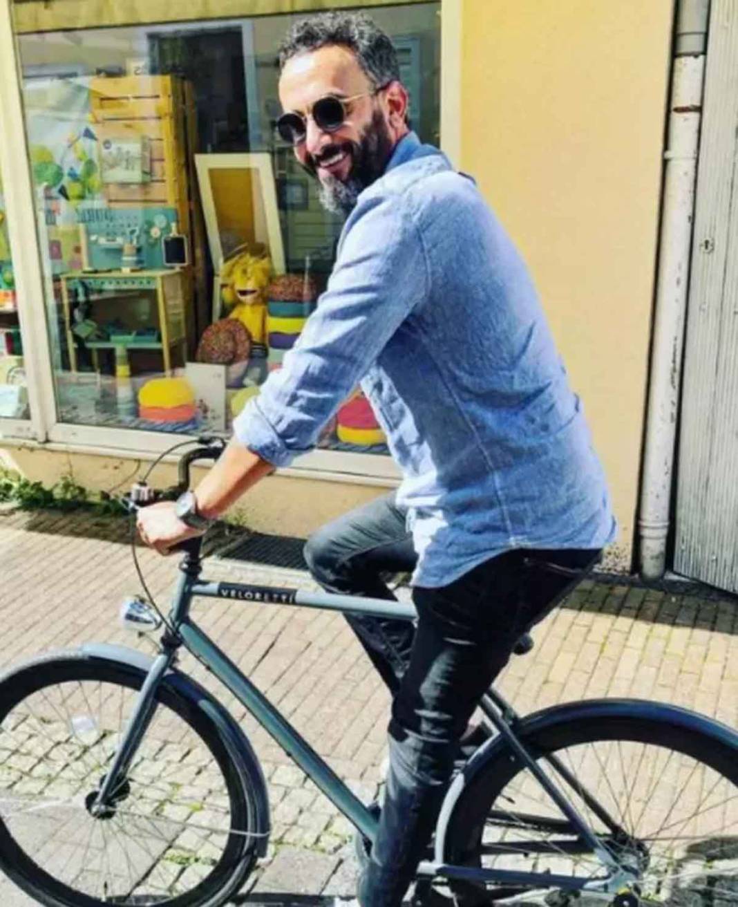 Oyunculuğu bırakıp, yurt dışına yerleşmişti! Kurtlar Vadisi'nin Çeto Başkan'ı şimdilerde bambaşka bir hayat yaşıyor 9