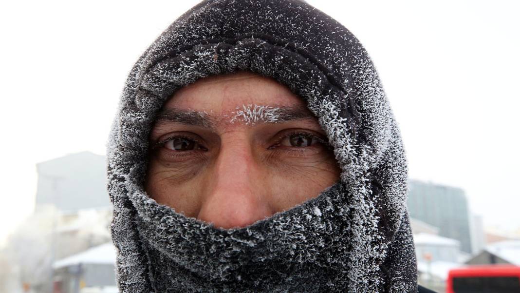 Doğu Anadolu Sibirya soğuklarına teslim: Sokağa çıkanın kirpikleri buz tuttu 6