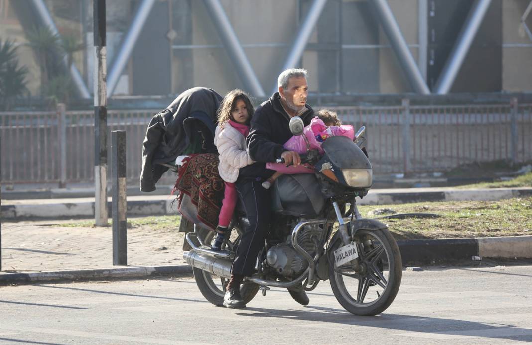 İsrail göçe zorlama suçunu yineledi: Gazzeliler başını sokacak yer arıyor 5