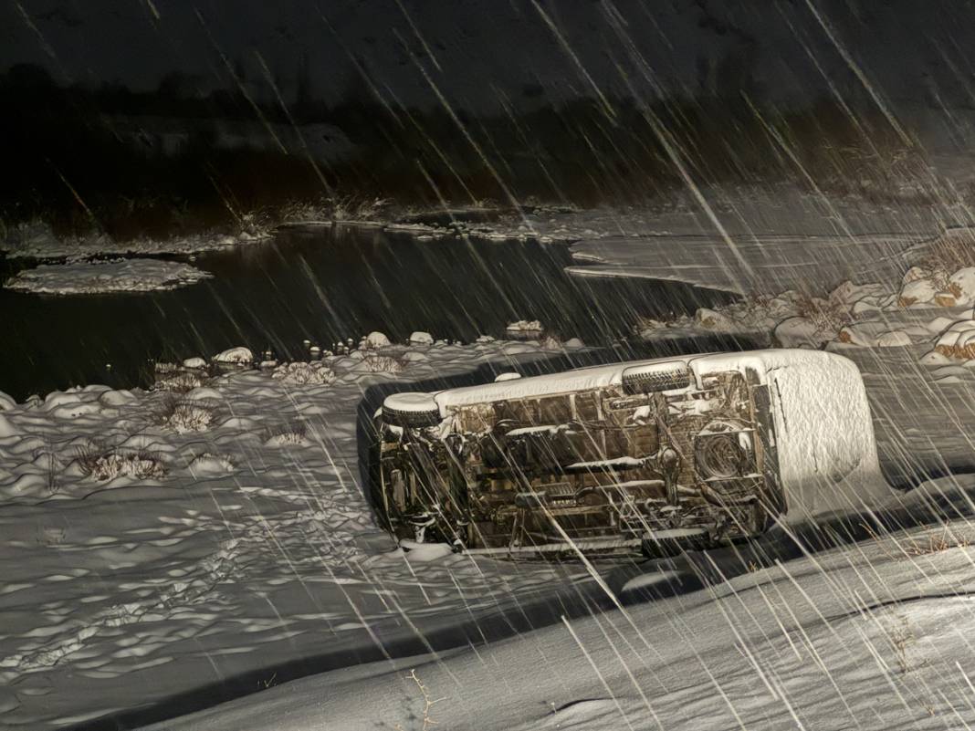 Erzurum'da midibüs şarampole yuvarlandı: Çok sayıda yaralı 5