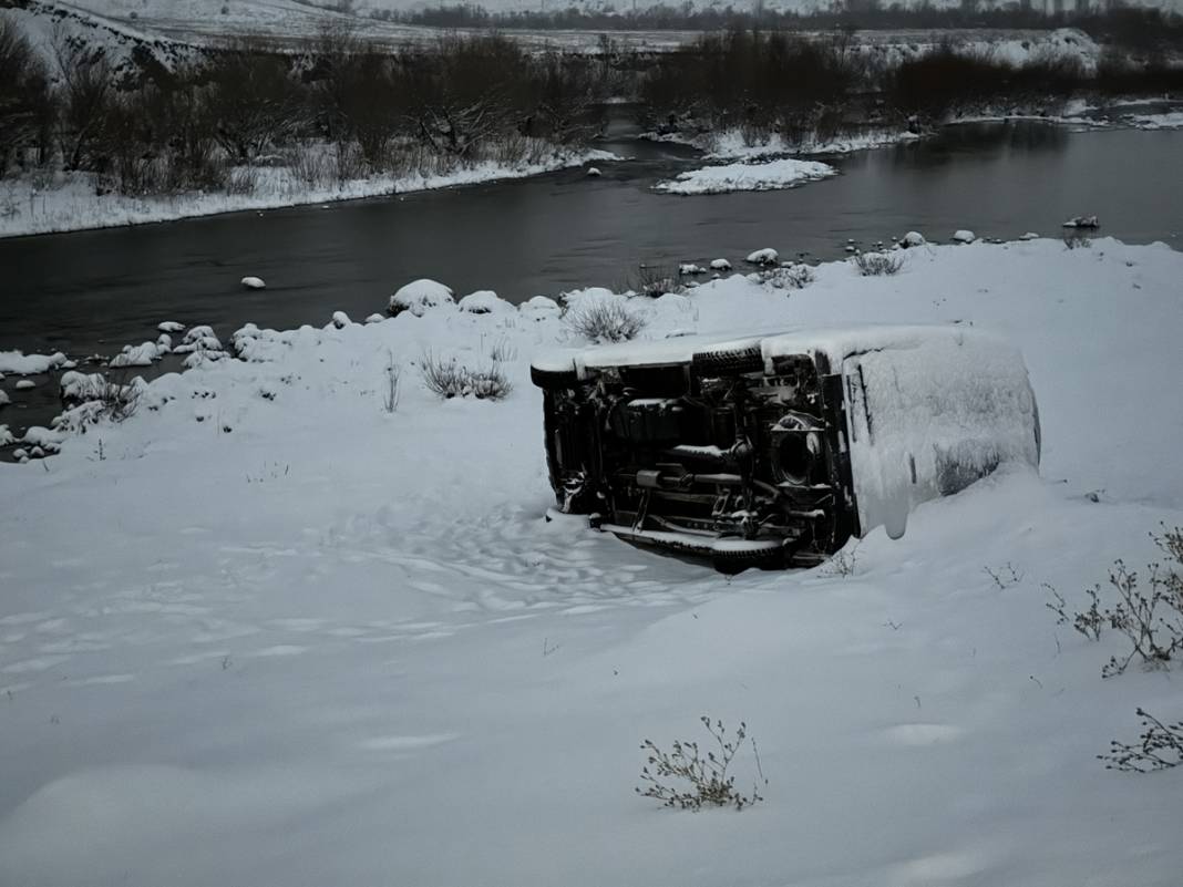 Erzurum'da midibüs şarampole yuvarlandı: Çok sayıda yaralı 6