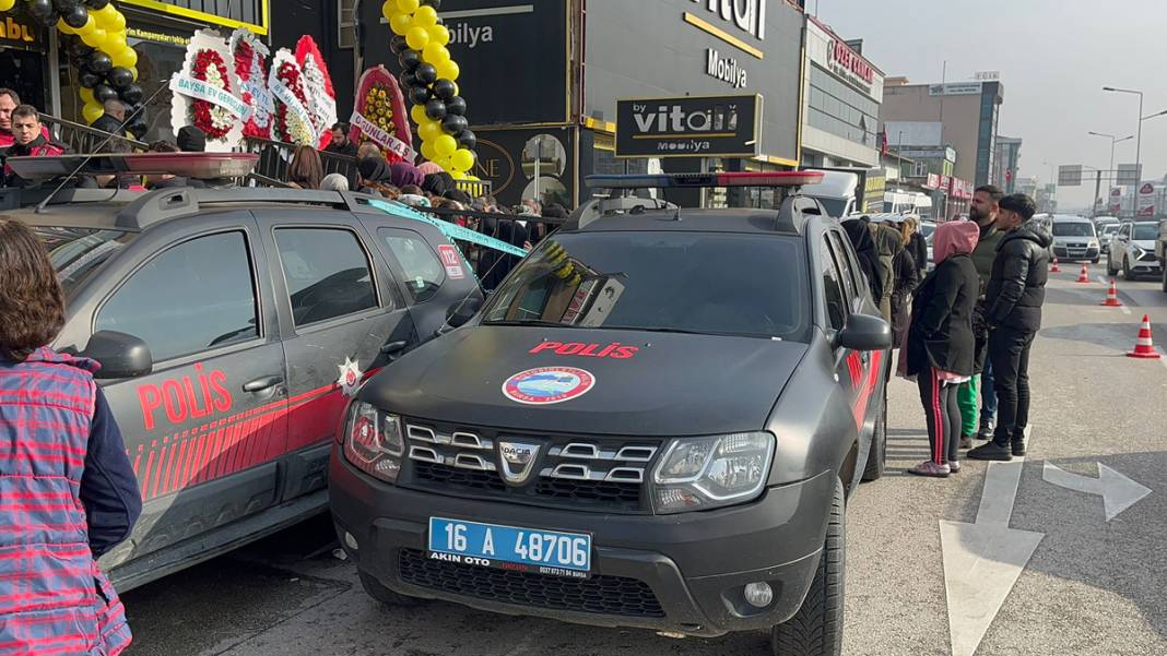 Bursa'da 'ucuz tencere' izdihamı: Birbirini ezenler, baygınlık geçirenler, çocuğunu kaybedenler... 12