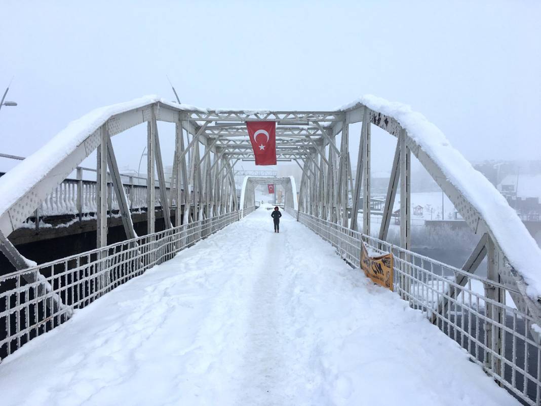 Ardahan buz kesti: Termometreler eksi 32'yi gösterdi 4