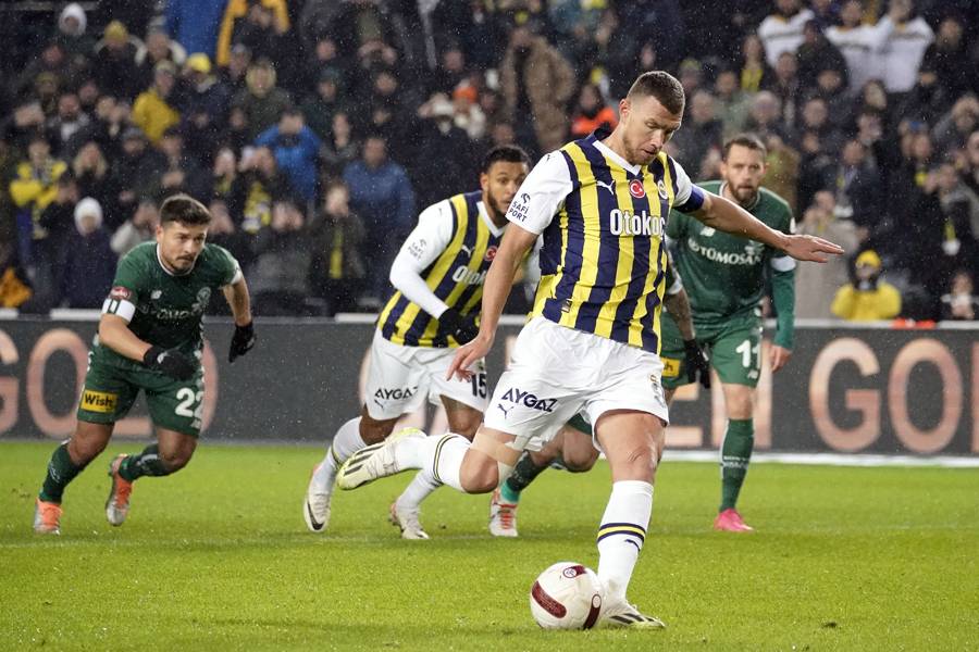 7-1'in ardından Fenerbahçe'de 2 ayrılık! Samandıra'da vedalaşma zamanı... 14