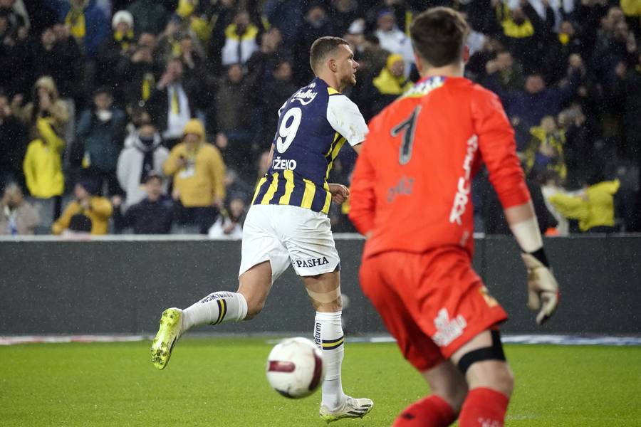7-1'in ardından Fenerbahçe'de 2 ayrılık! Samandıra'da vedalaşma zamanı... 15