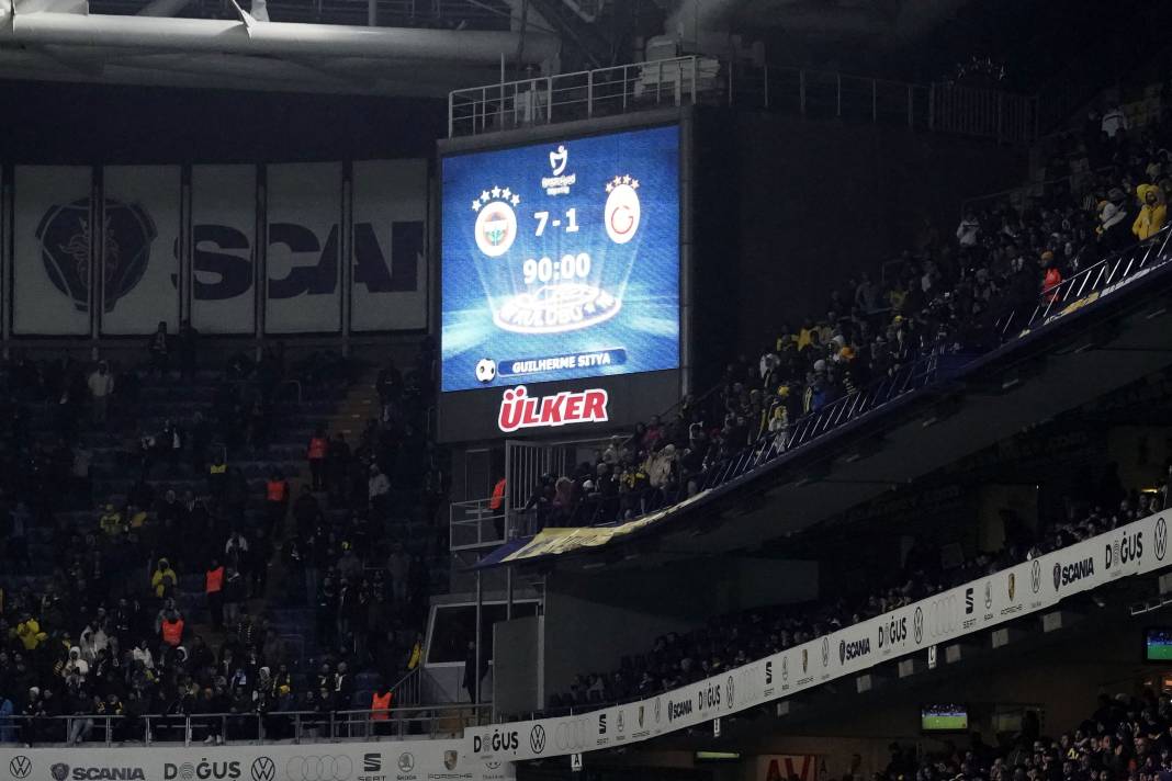 7-1'in ardından Fenerbahçe'de 2 ayrılık! Samandıra'da vedalaşma zamanı... 17