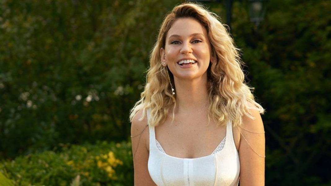 Farah Zeynep Abdullah'ın sevgilisi bakın kim çıktı? Ünlü komedyenle el ele yakalandı, gören "hadi canım" diyecek 1