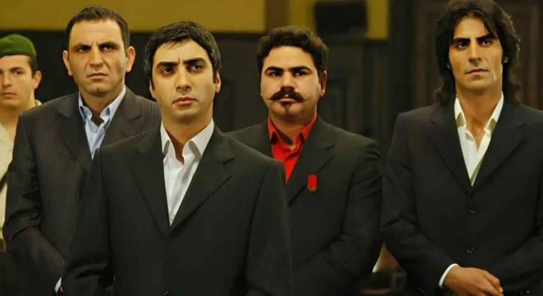 Oyunculuğu bırakıp, yurt dışına yerleşmişti! Kurtlar Vadisi'nin Çeto Başkan'ı şimdilerde bambaşka bir hayat yaşıyor 2