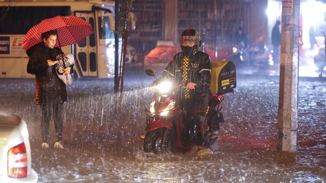 Antalya'yı sel vurdu: 5 ilçede okullar tatil 2