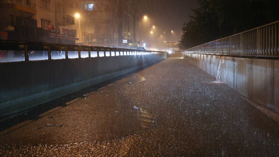 Antalya'yı sel vurdu: 5 ilçede okullar tatil 6