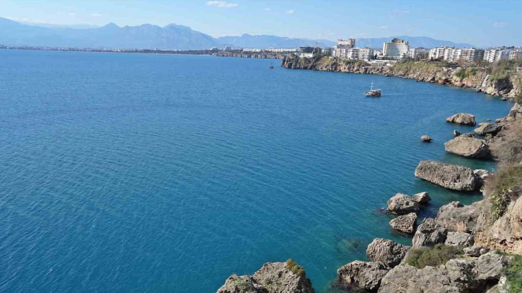 Antalya sahillerinde korkutan görüntü 3