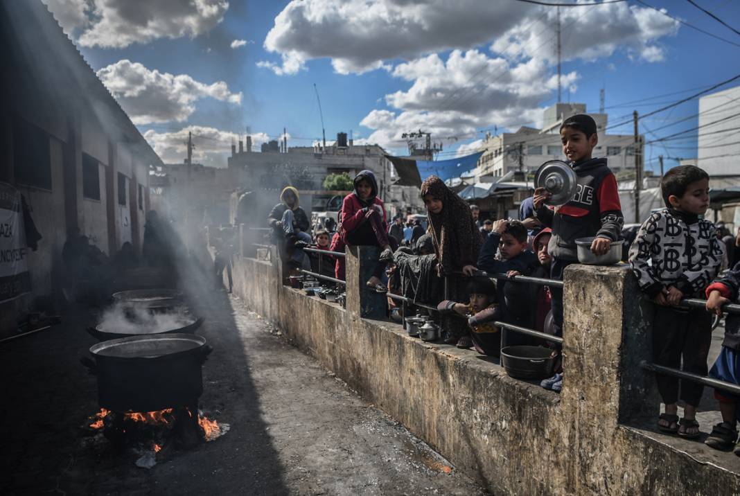 İsrail saldırısı altında yaşam mücadelesi: Gazzeliler 'şiddetli açlık' yaşıyor 13