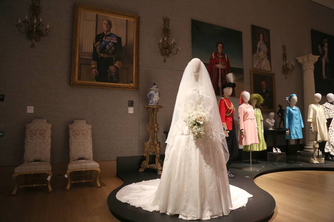 'The Crown'da kullanılan kıyafet ve aksesuarlar açık artırmada 30