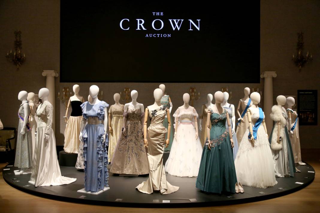 'The Crown'da kullanılan kıyafet ve aksesuarlar açık artırmada 29