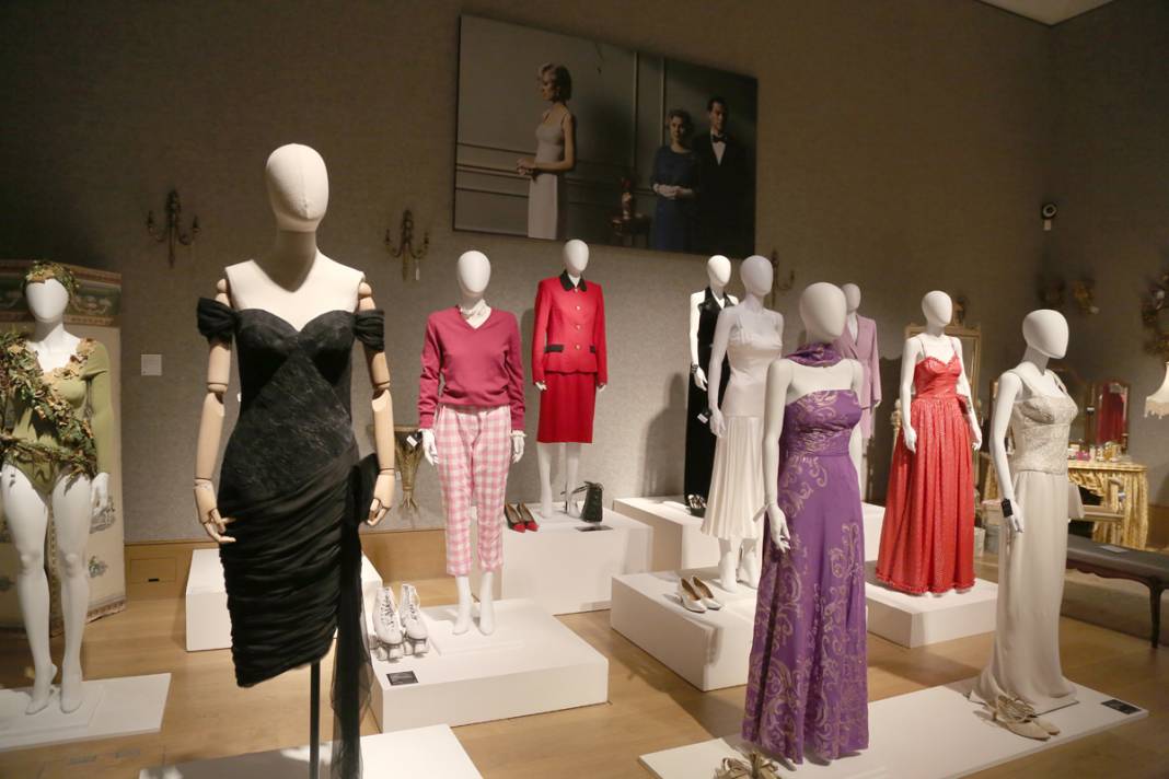 'The Crown'da kullanılan kıyafet ve aksesuarlar açık artırmada 6