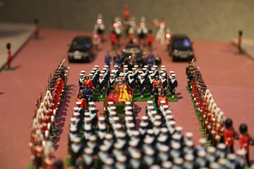 'The Crown'da kullanılan kıyafet ve aksesuarlar açık artırmada 28