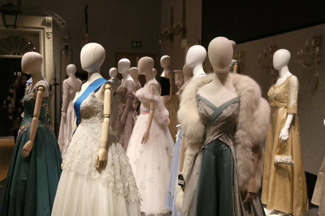 'The Crown'da kullanılan kıyafet ve aksesuarlar açık artırmada 27