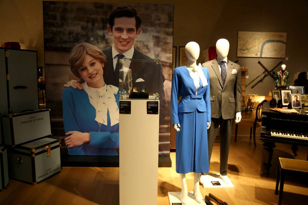 'The Crown'da kullanılan kıyafet ve aksesuarlar açık artırmada 3